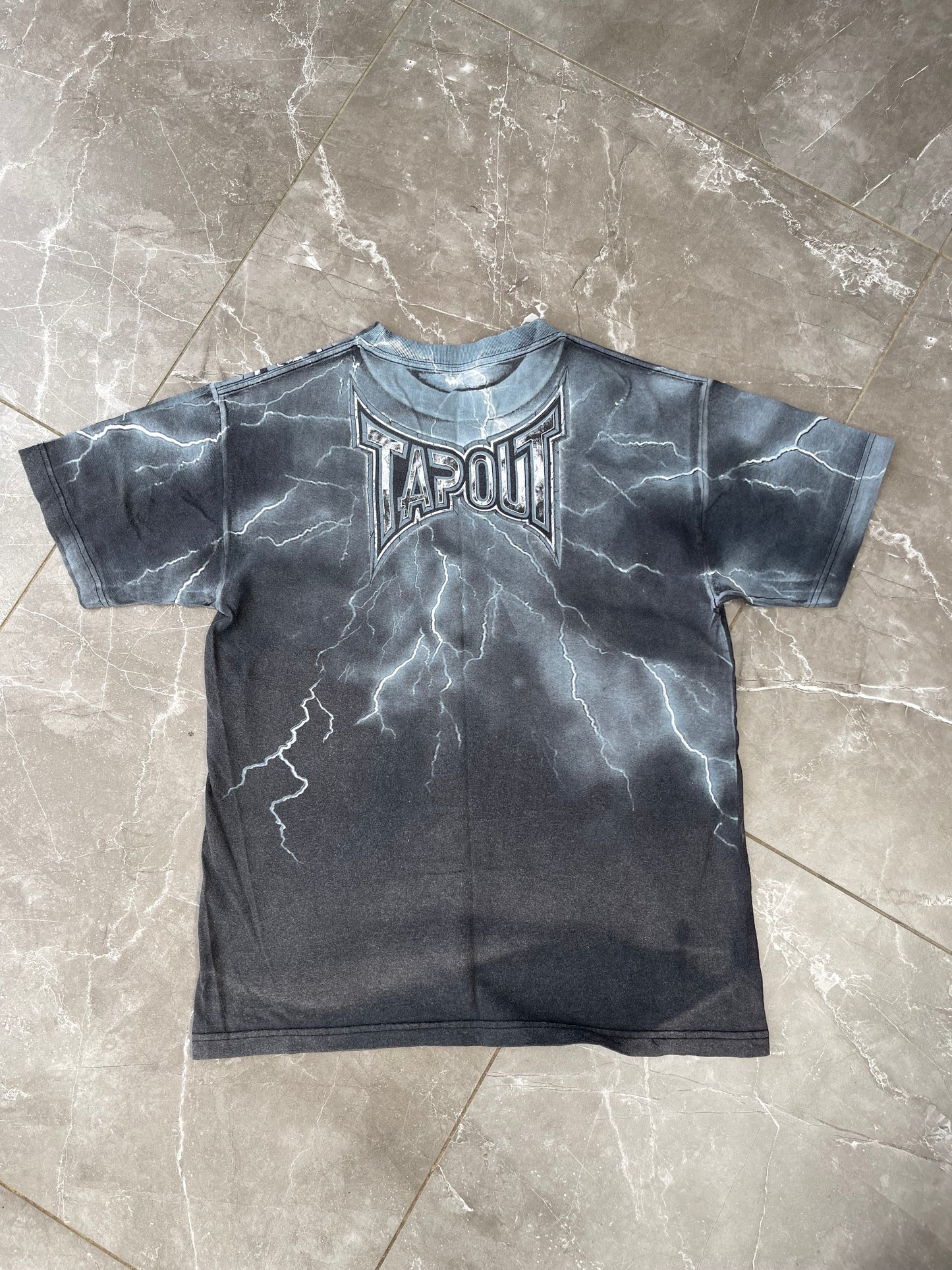 Y2K TAPOUT SHIRT (M)