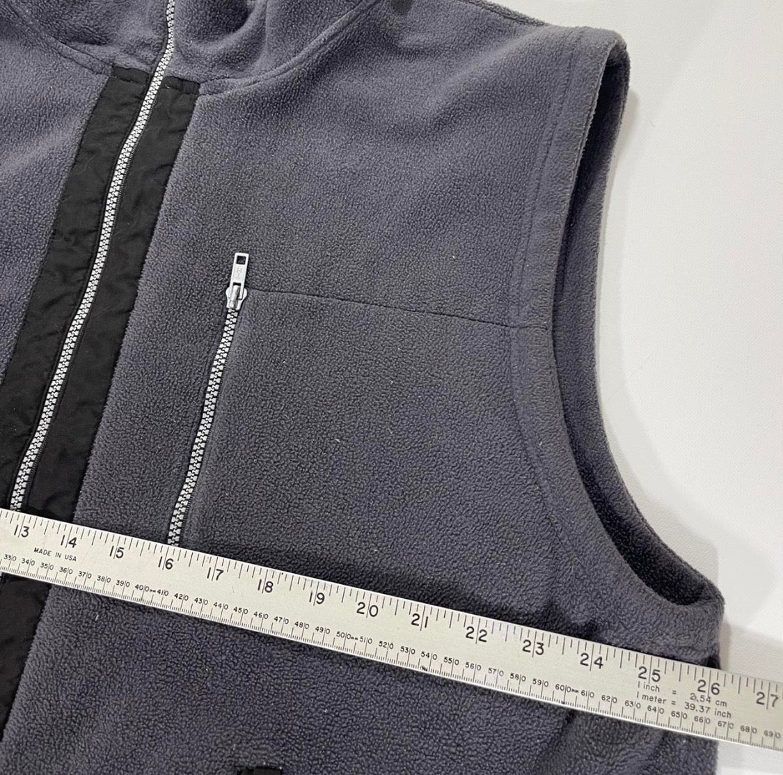 Y2K GREY CHISEL FLEECE VEST WITH BLACK ACCENTS (L-XL)