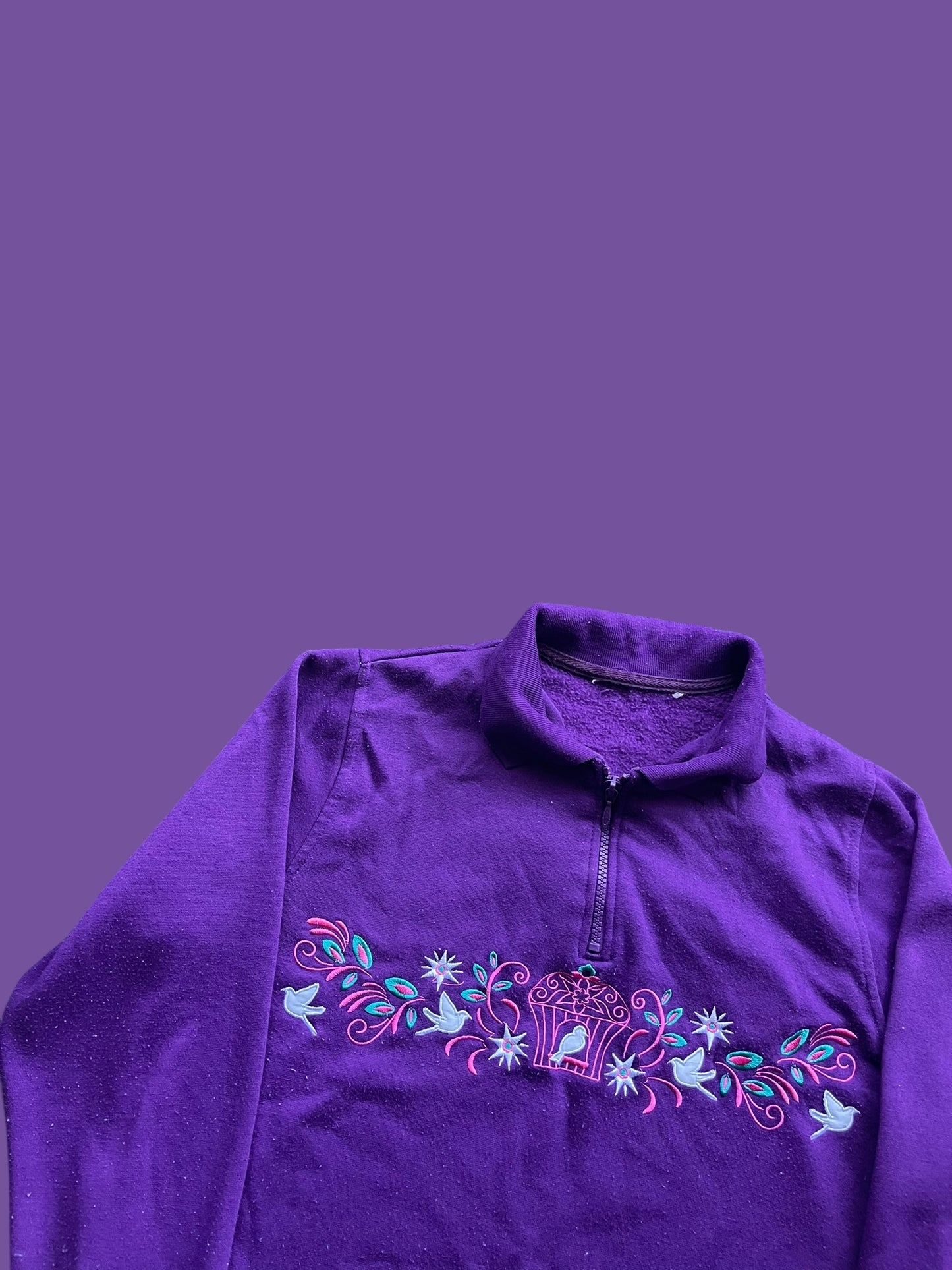 VINTAGE EMBROIDERED PURPLE FLOWER DOVE QUARTERZIP (M)