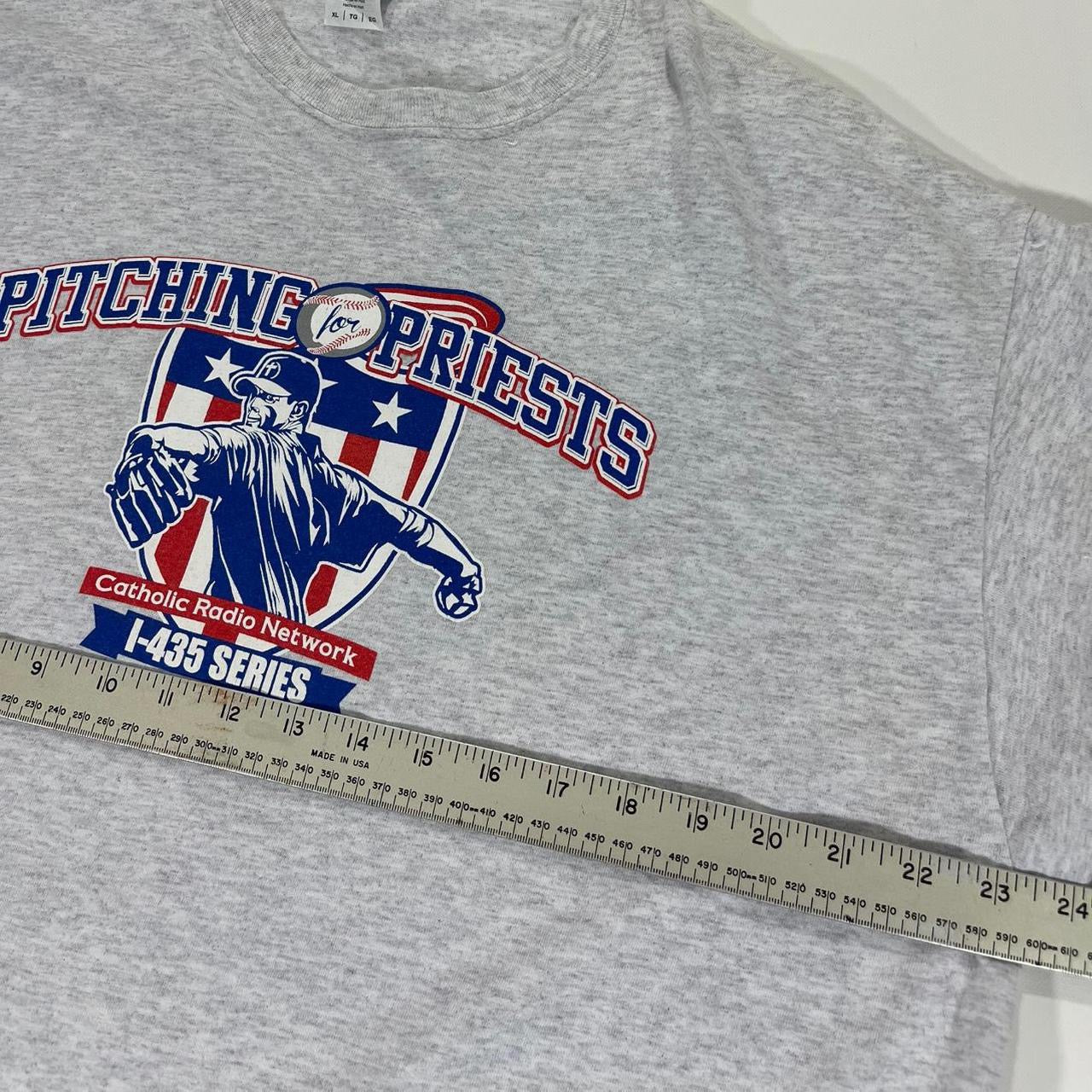 GREY PITCHING PRIESTS CATHOLIC RADIO NETWORK TEE (XL)