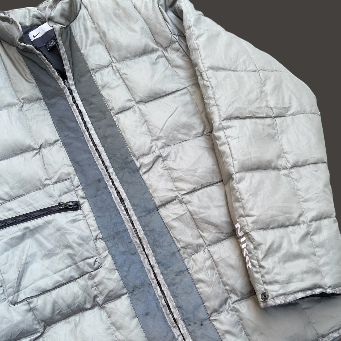 VINTAGE OLIVE NIKE PUFFER JACKET (L)