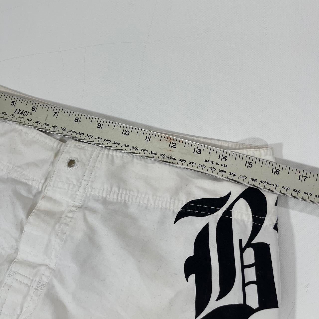 BILLABONG WHITE BOARD SHORTS WITH BLACK ACCENTS (32)
