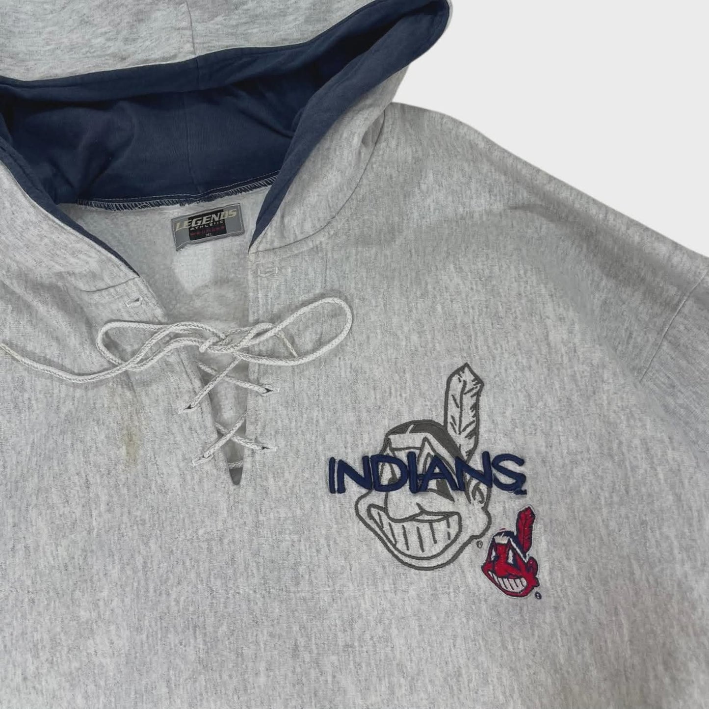 GREY CLEVELAND INDIANS HOODIE WITH LACE-UP DETAIL (XL)