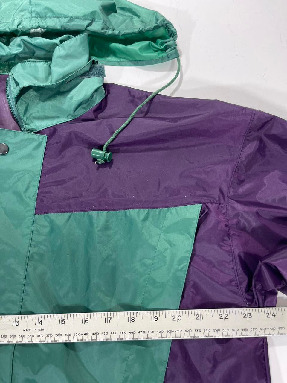 REGATTA PURPLE AND GREEN WATERPROOF JACKET (L-XL)