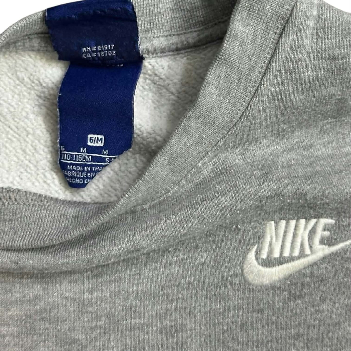 NIKE GREY CREWNECK SWEATSHIRT (6 YRS)