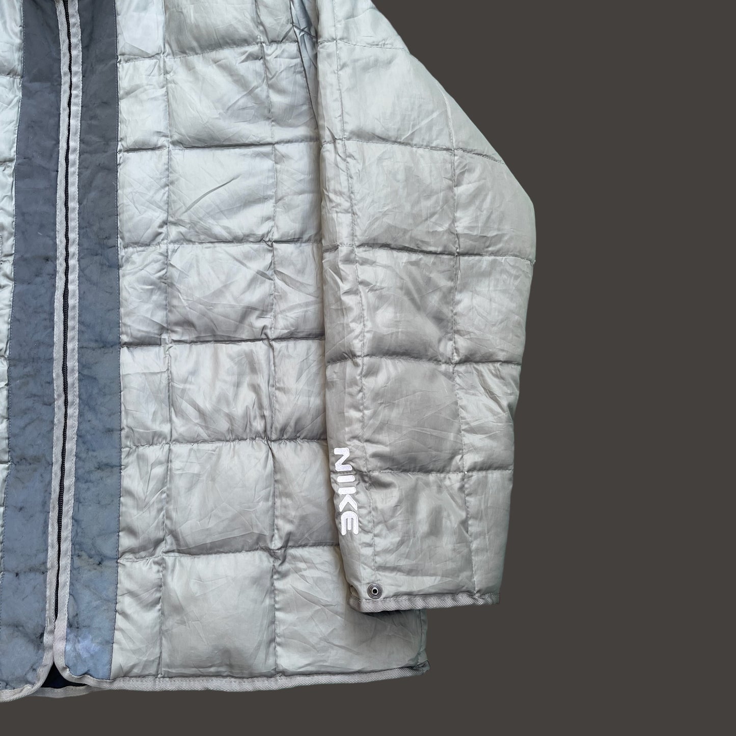 VINTAGE OLIVE NIKE PUFFER JACKET (L)