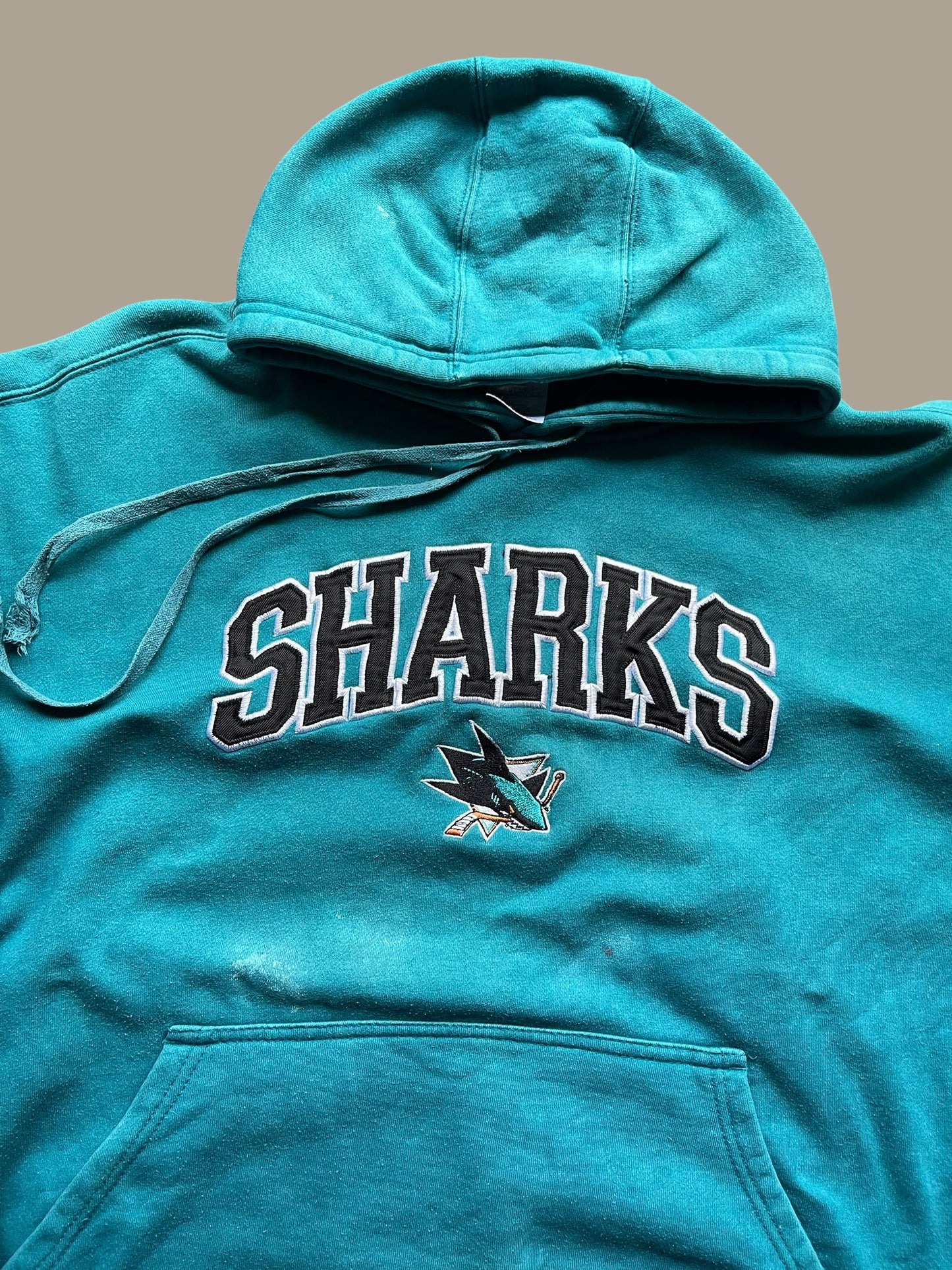VINTAGE EMBROIDERED SHARKS HOODIE (M)