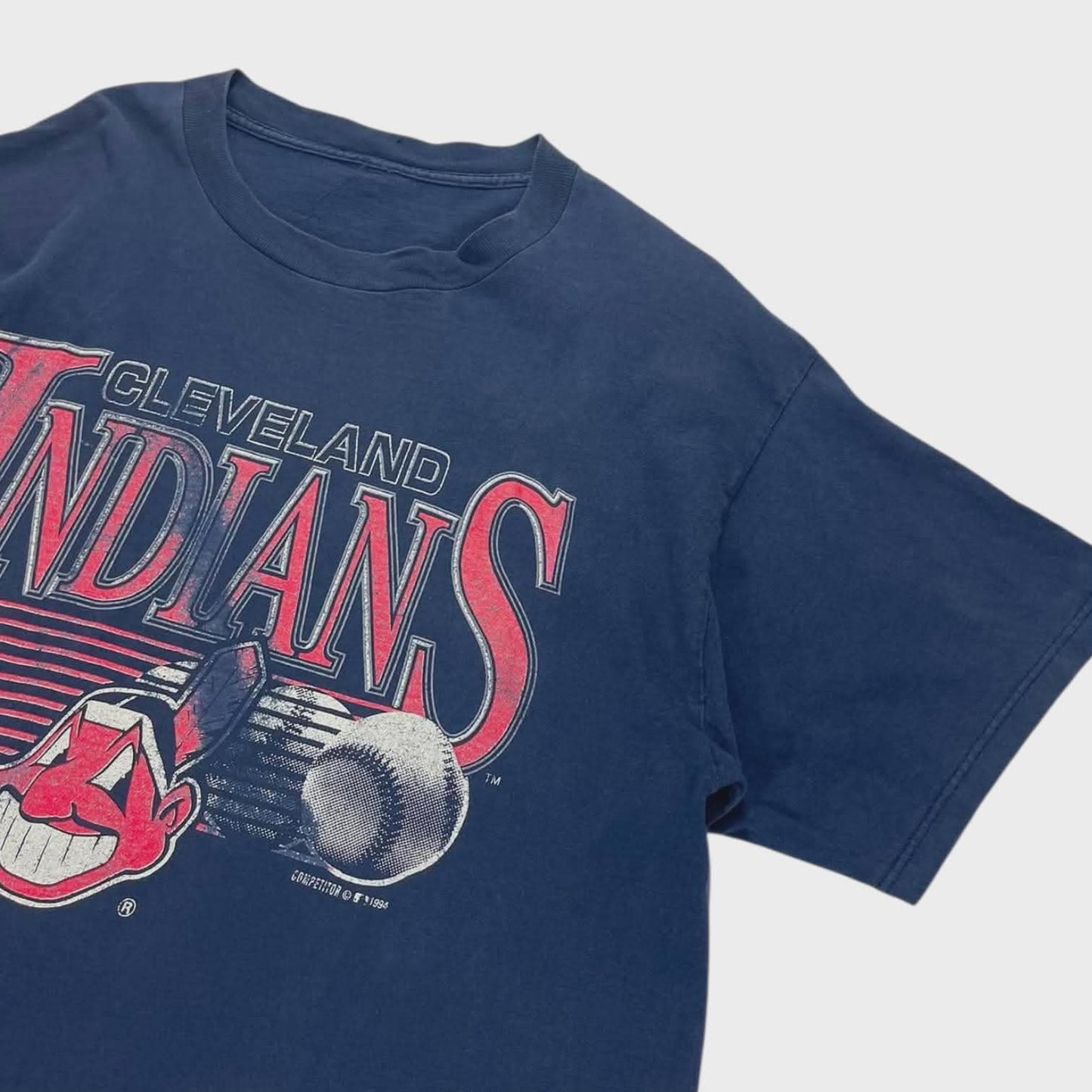 90S CLEVELAND INDIANS MLB GRAPHIC NAVY T-SHIRT (L)