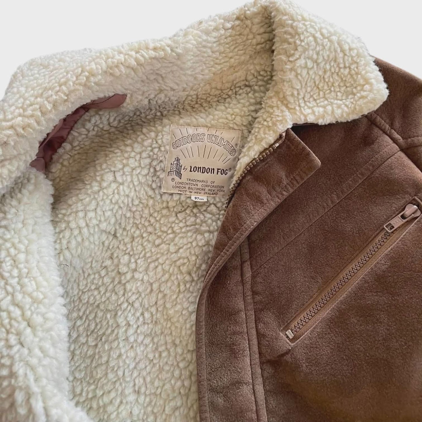 VINTAGE OUTDOOR UNLIMITED LONDON FOG BROWN SUEDE JACKET WITH FUR LINING (L)