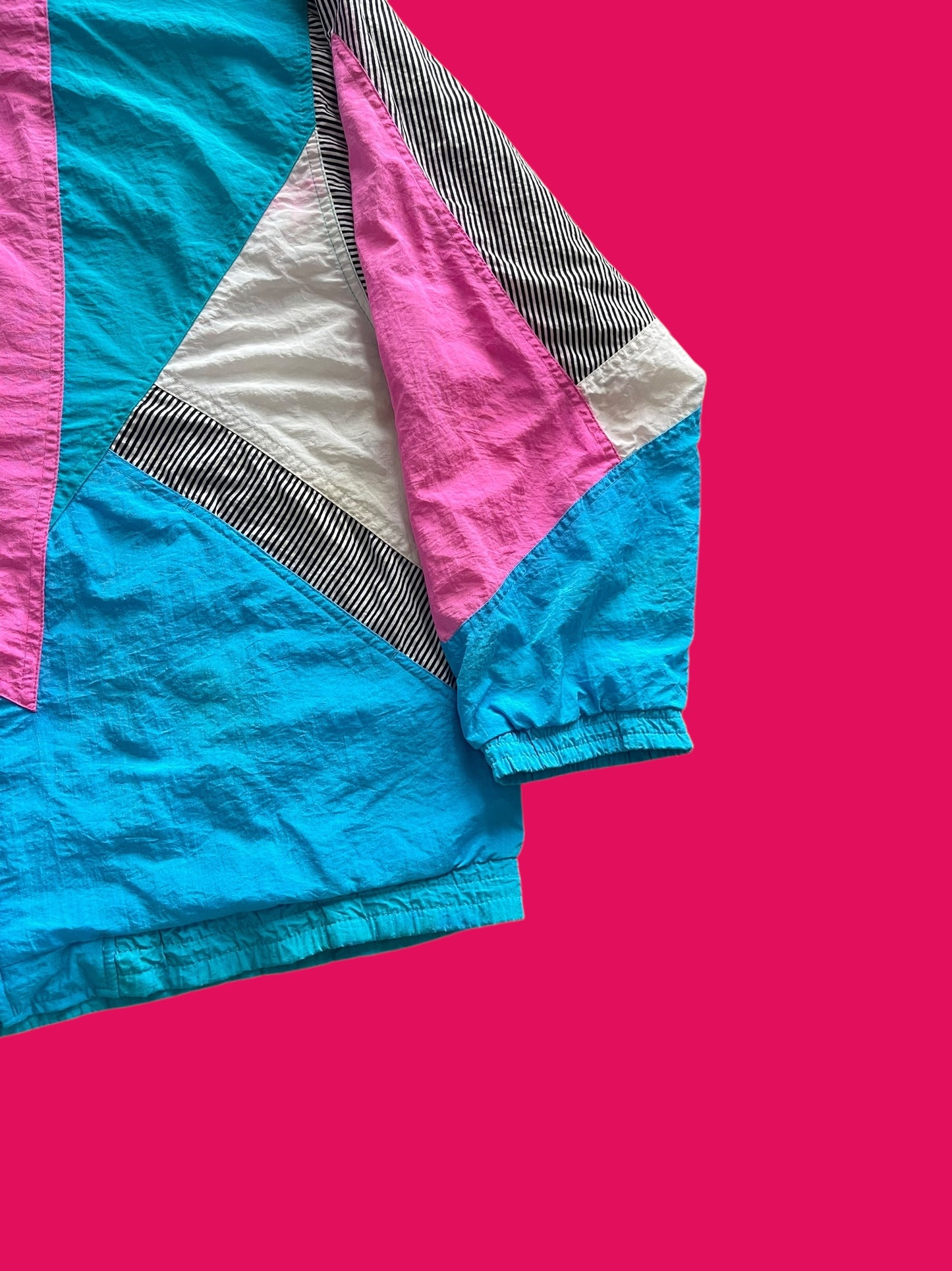 VINTAGE 90s WINDBREAKER (M TO L)