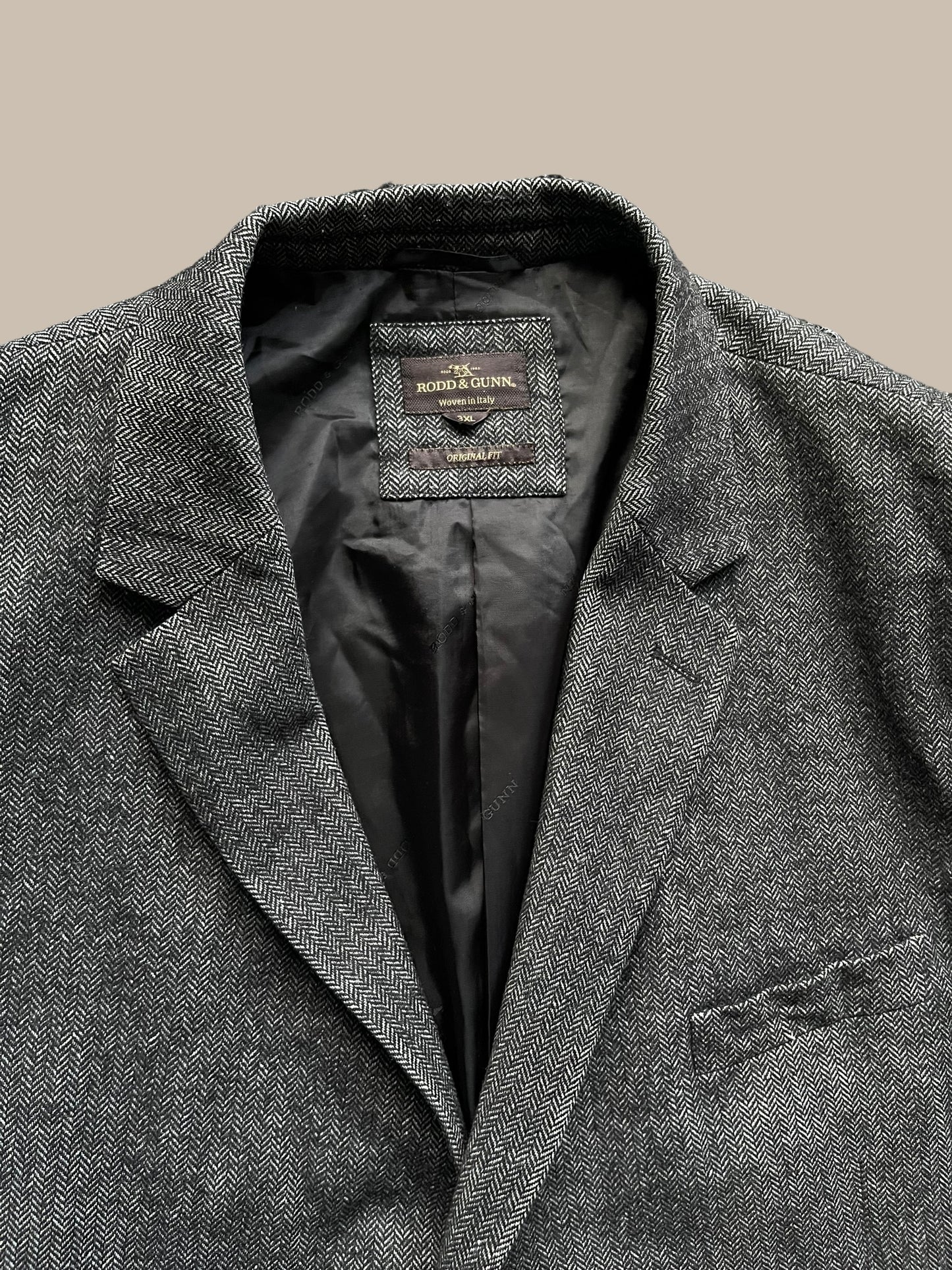 WOVEN IN ITALY RODD N GUNN SUIT (XL)