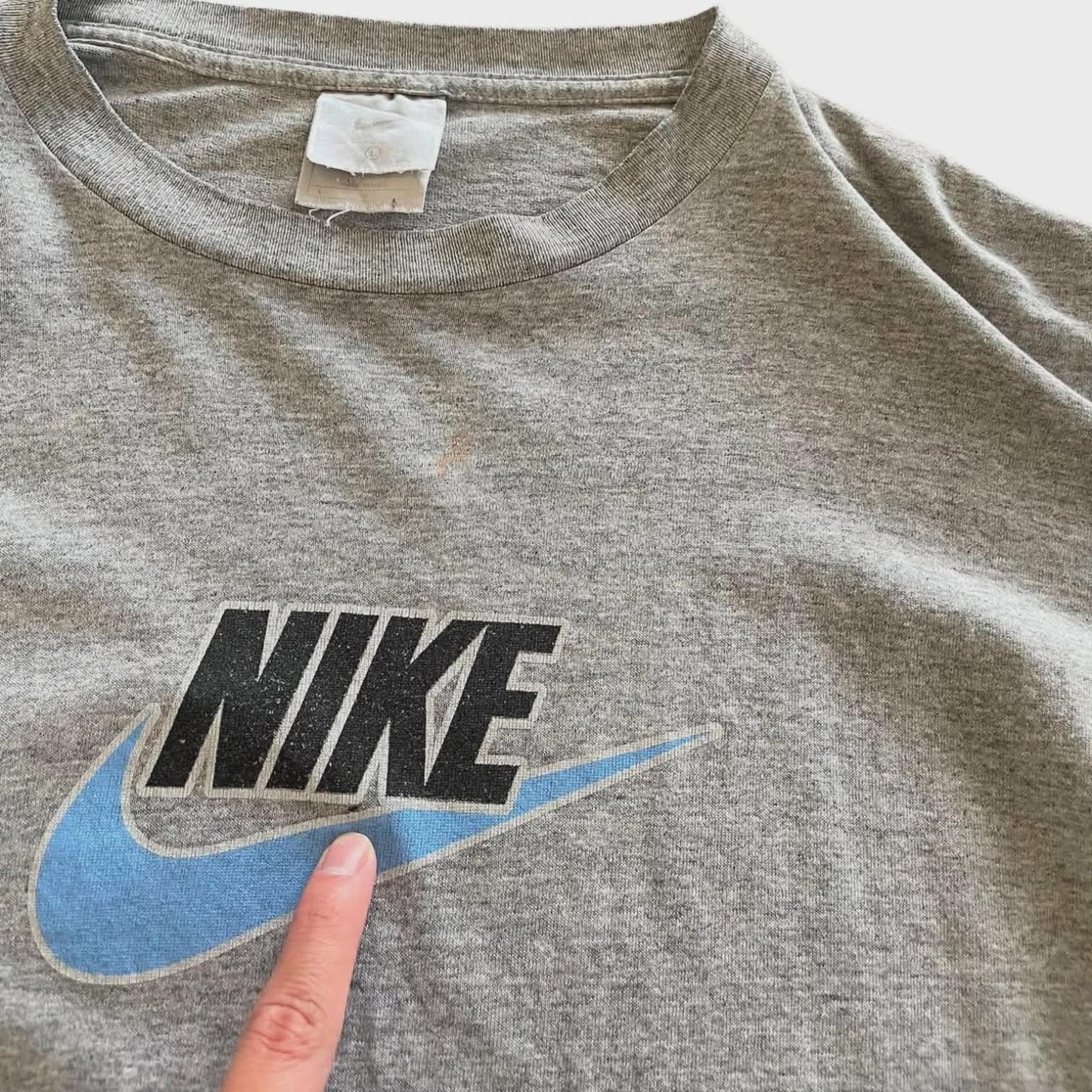 VINTAGE NIKE GREY COTTON T-SHIRT WITH BLUE SWOOSH (XL)
