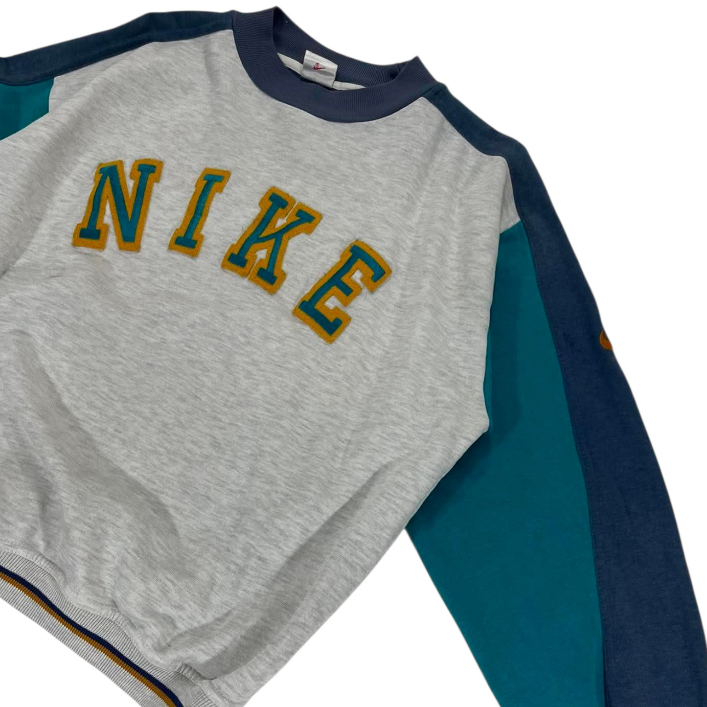 VINTAGE NIKE GREY CREWNECK SWEATSHIRT WITH EMBROIDERED LOGO (M)