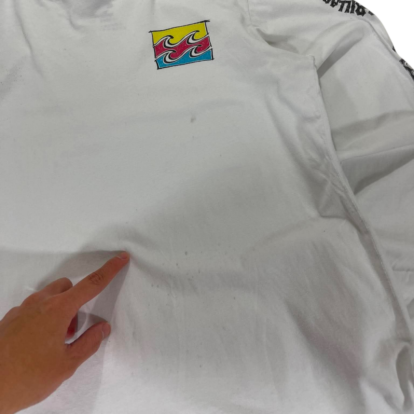 BILLABONG WHITE LONG SLEEVE SHIRT WITH WAVE DESIGN (S-M)