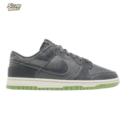 NIKE DUNK LOW HALLOWEEN GLOW IN THE DARK (7Y)