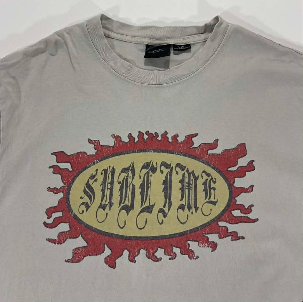 VINTAGE SUBLIME GREY TEE WITH RED FLAMES DESIGN (L)
