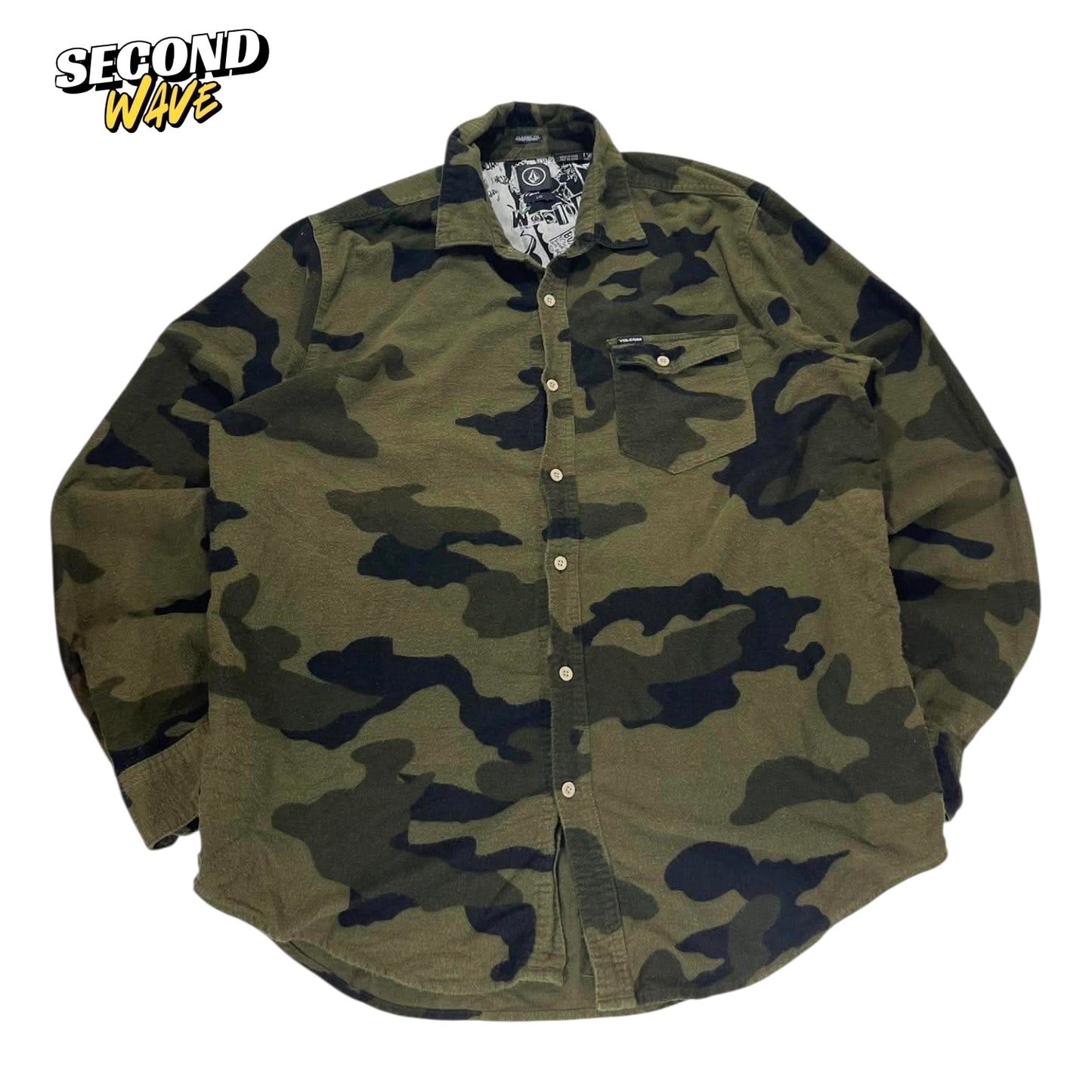 Y2K VOLCOM CAMO BUTTON UP SHIRT (L)