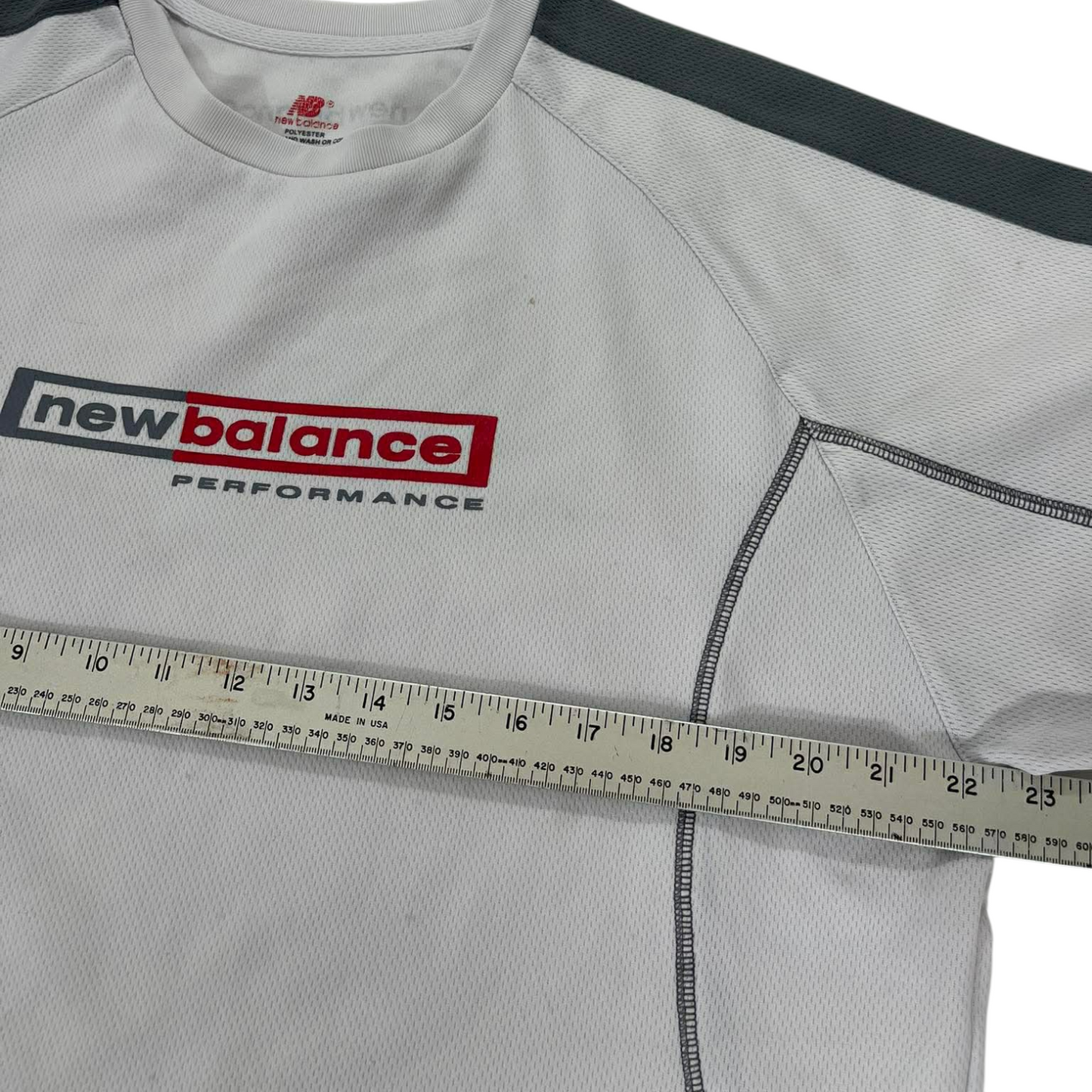 NEW BALANCE GREY AND WHITE PERFORMANCE T-SHIRT (M)