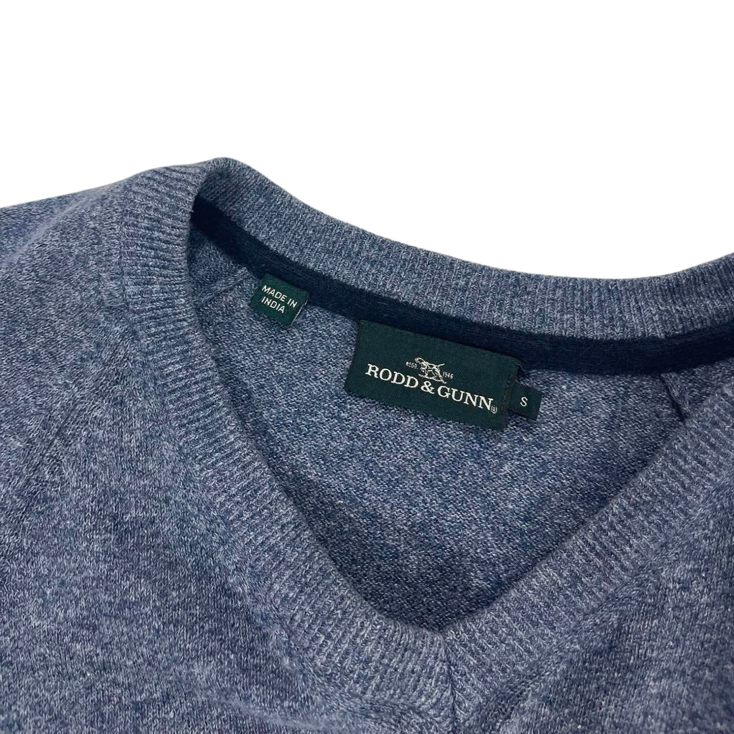 GREY RODD & GUNN V-NECK JUMPER (M)
