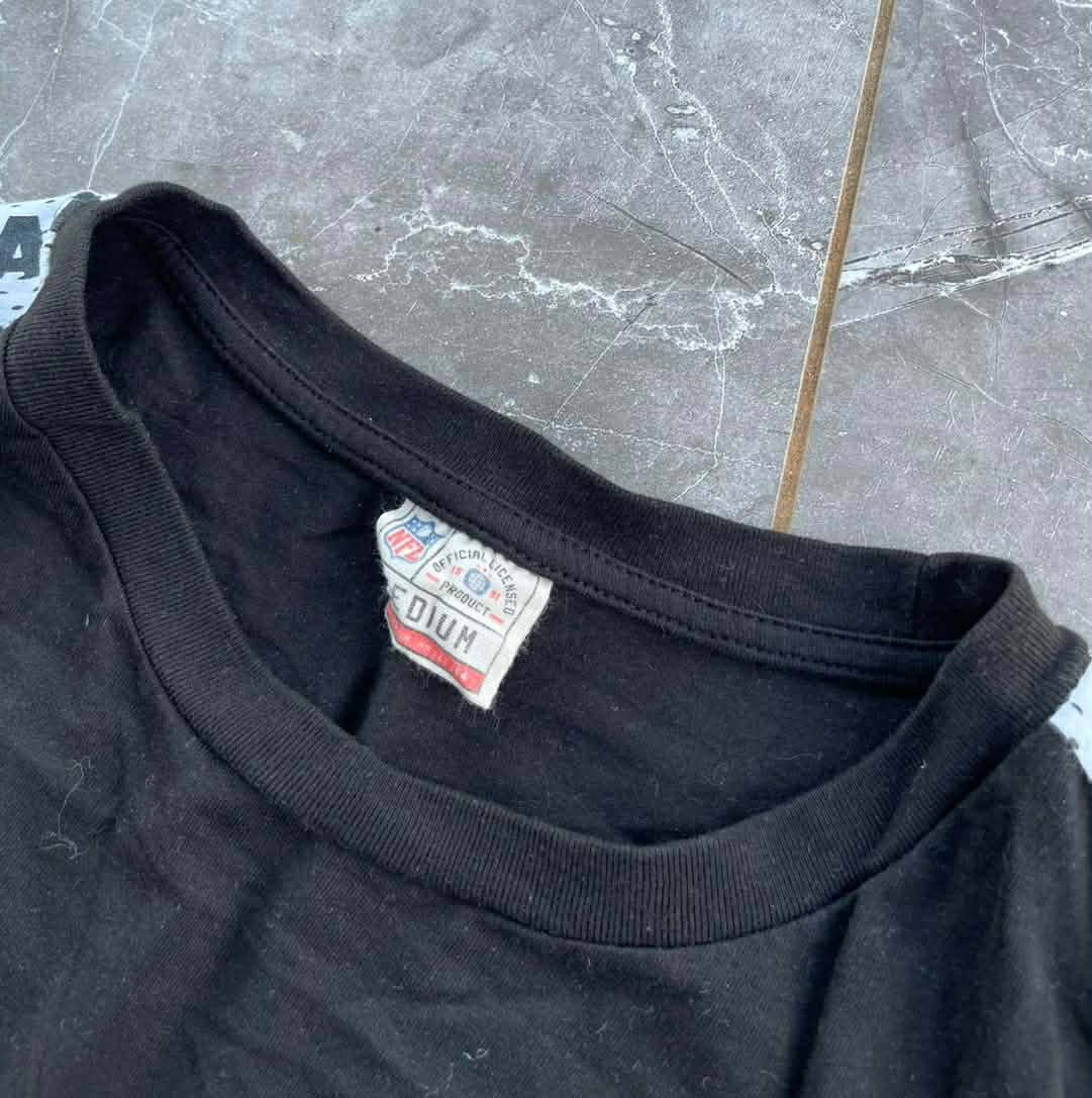 BLACK AND WHITE OAKLAND RAIDERS T-SHIRT (M)