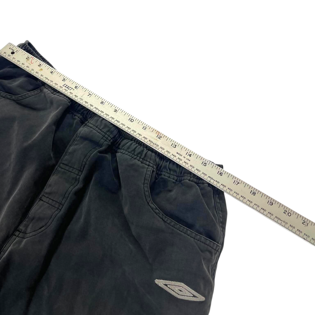 UMBRO BLACK SHORTS (32)
