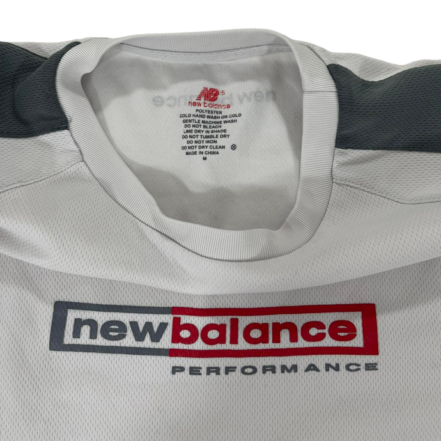 NEW BALANCE GREY AND WHITE PERFORMANCE T-SHIRT (M)