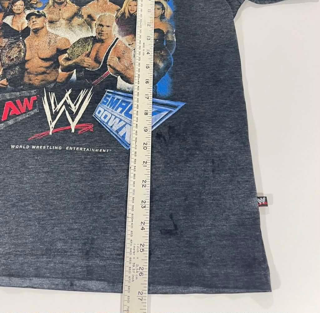 VINTAGE WWE VS SMACKDOWN SHIRT (M-L)
