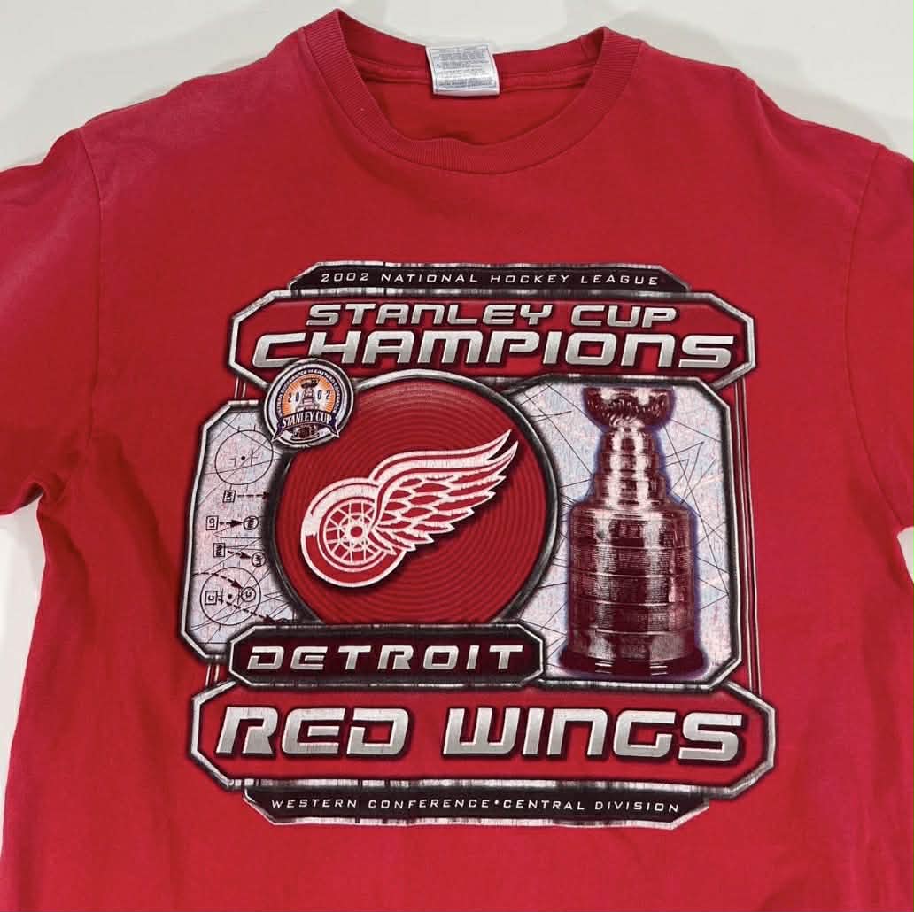 2002 DETROIT RED WINGS STANLEY CUP CHAMPIONS RED T-SHIRT (M)
