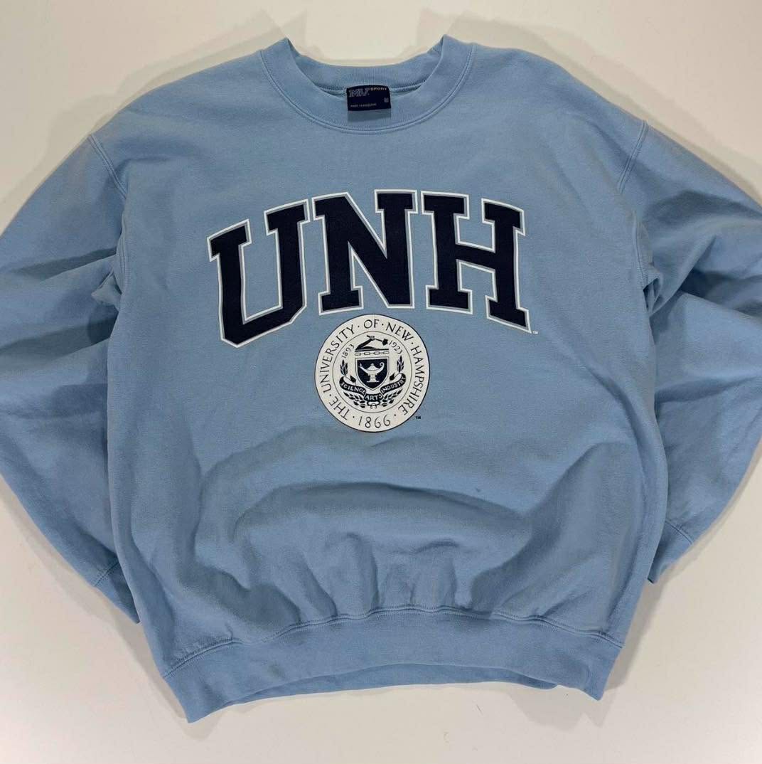VINTAGE UNIVERSITY OF NEW HAMPSHIRE BLUE CREWNECK SWEATSHIRT (M-L)