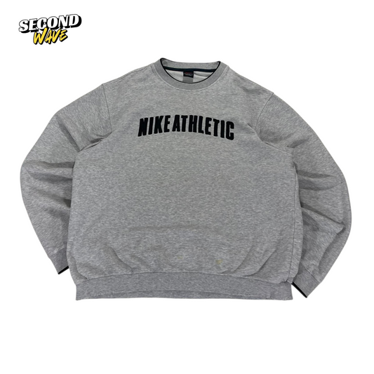 VINTAGE NIKE GREY ATHLETIC SPELLOUT CREWNECK SWEATSHIRT (L-XL)