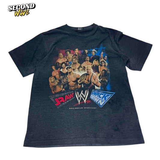 VINTAGE WWE SMACKDOWN VS RAW COTTON T-SHIRT (L)