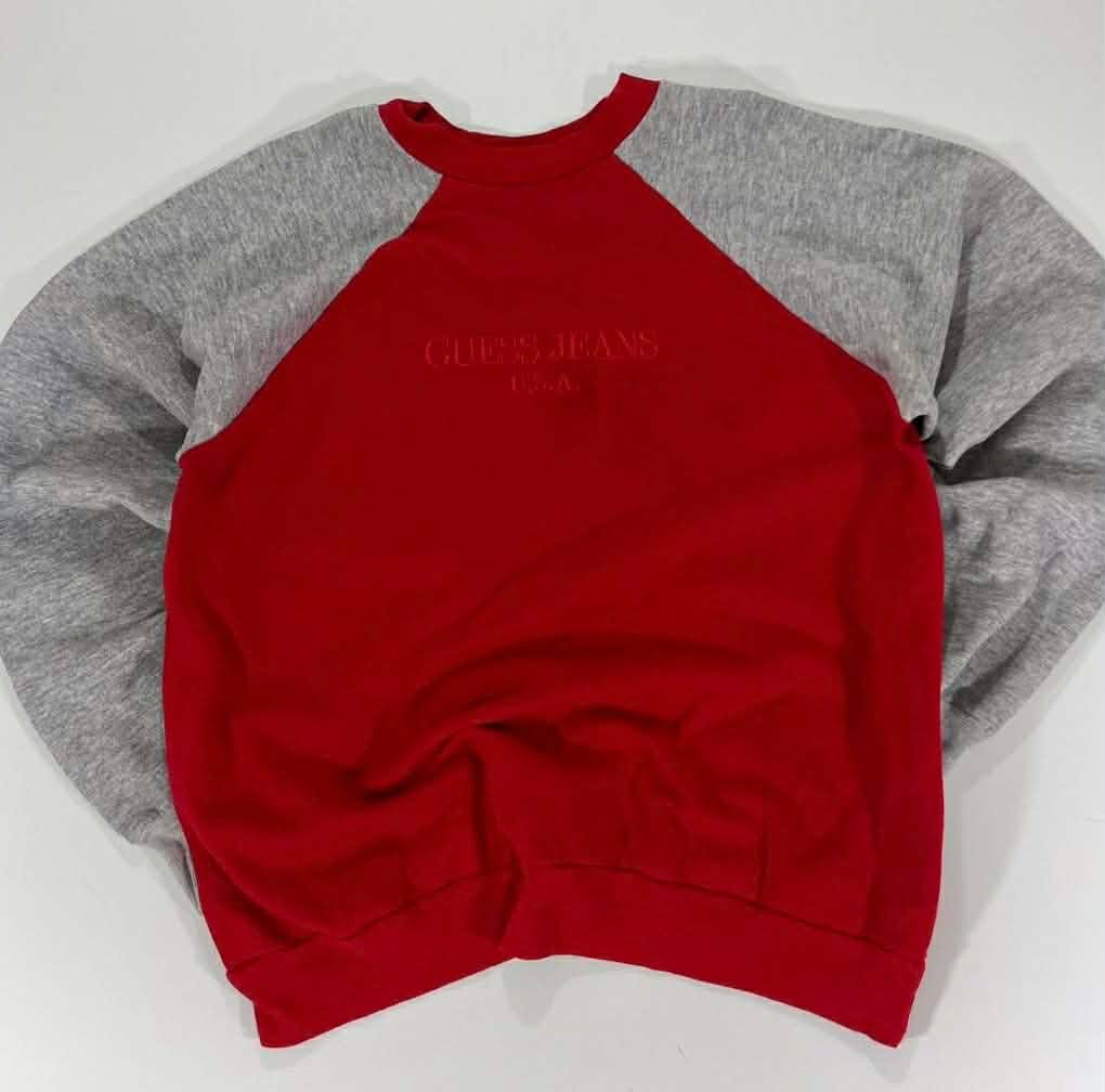 90S GUESS RED & GREY CREWNECK SWEATSHIRT (M)