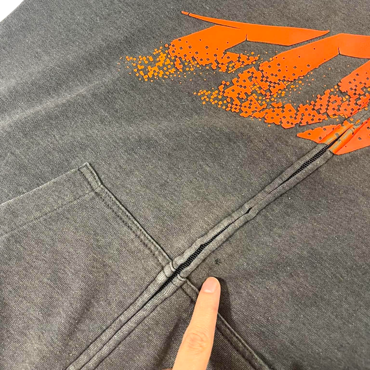 Y2K FOX GRAY ZIP UP HOODIE (M)