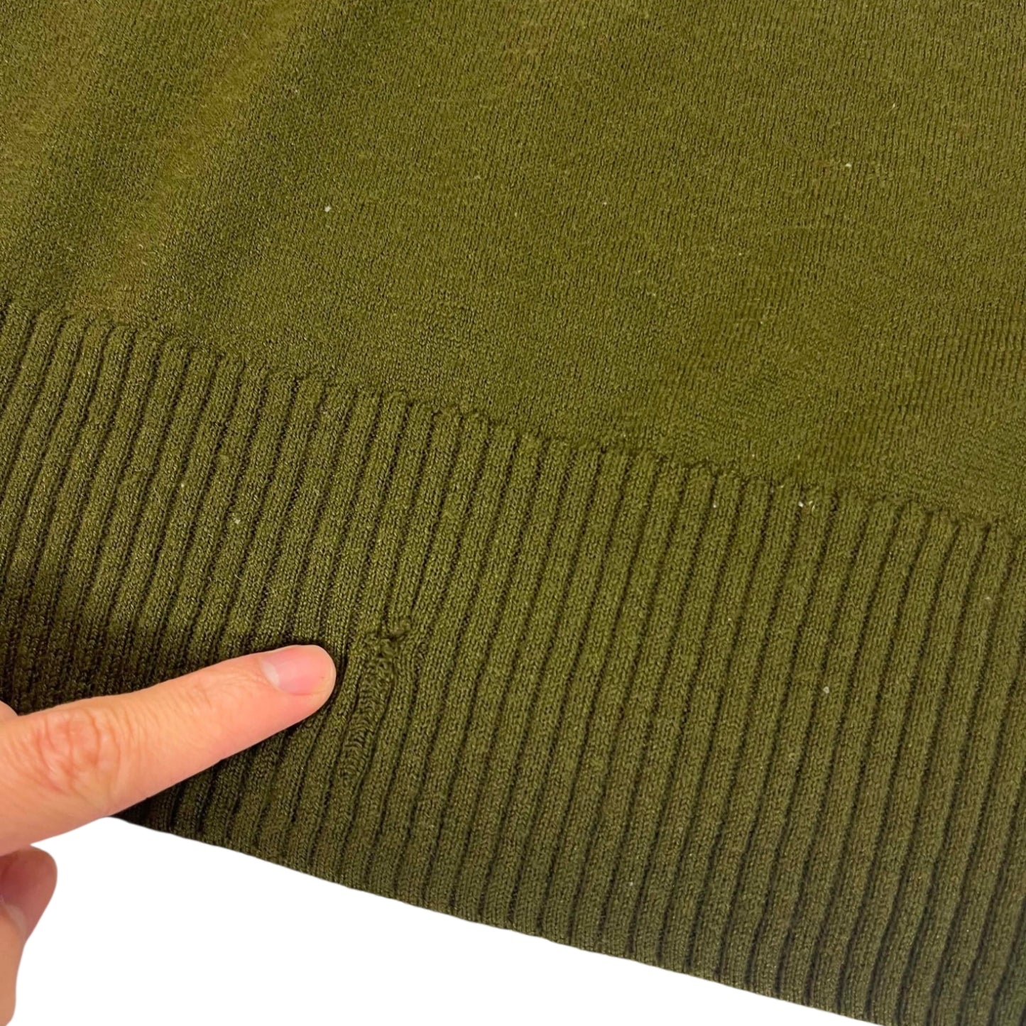 NORTH SOUTH PURE MERINO WOOL GREEN V-NECK (S)