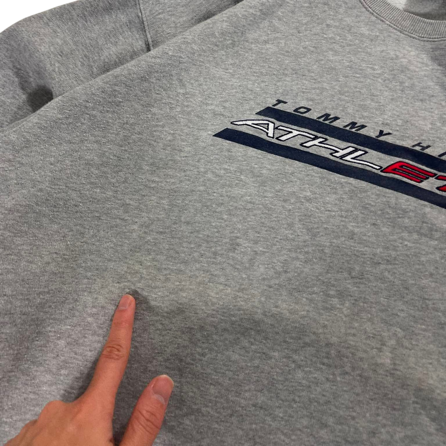 TOMMY HILFIGER GRAY CREWNECK (XL)