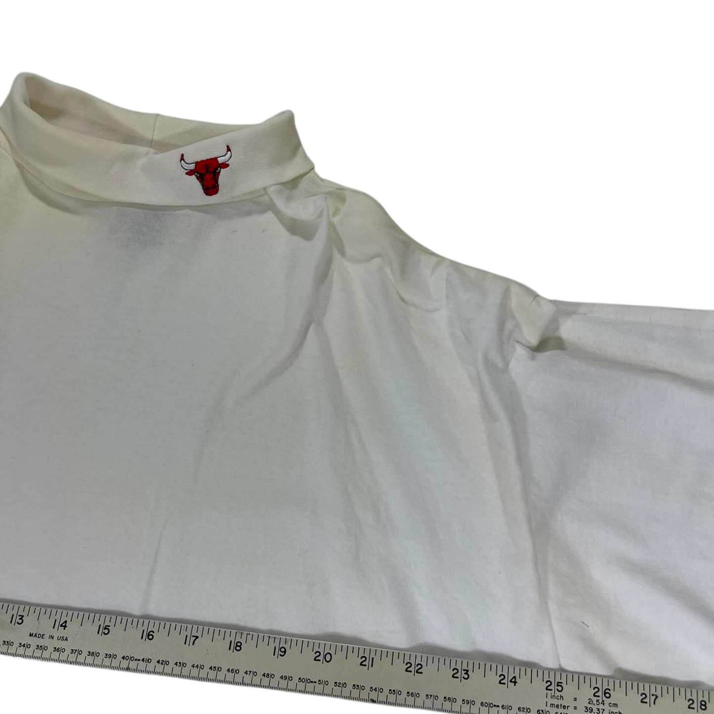 VINTAGE CHICAGO BULLS WHITE LONG SLEEVE MOCK NECK SHIRT (XL)