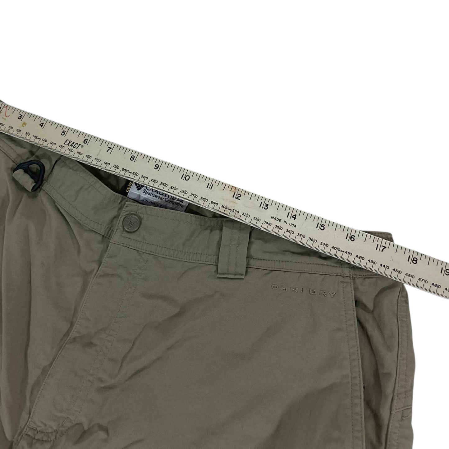 COLUMBIA KHAKI CARGO SHORTS (34)