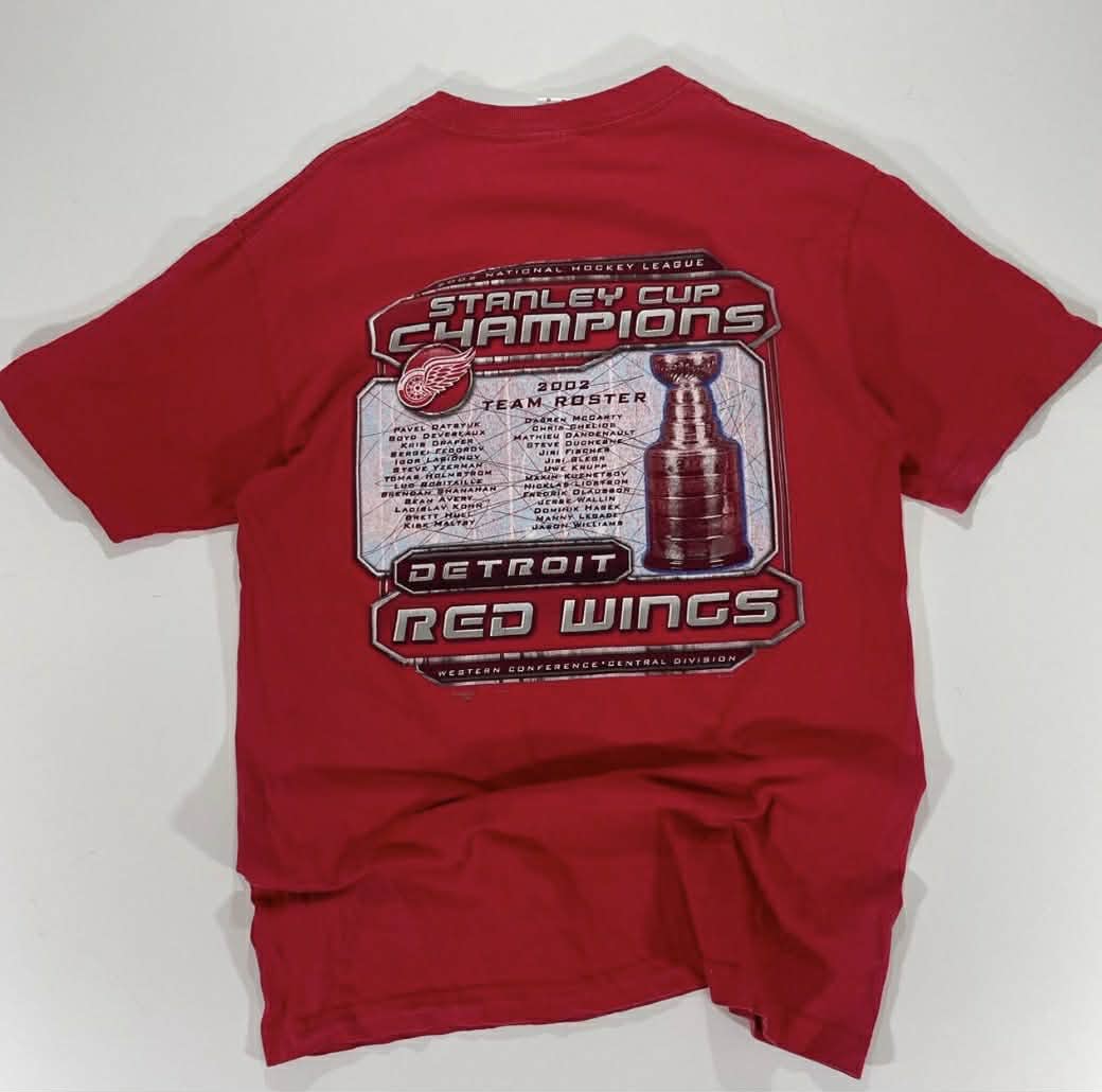 2002 DETROIT RED WINGS STANLEY CUP CHAMPIONS RED T-SHIRT (M)