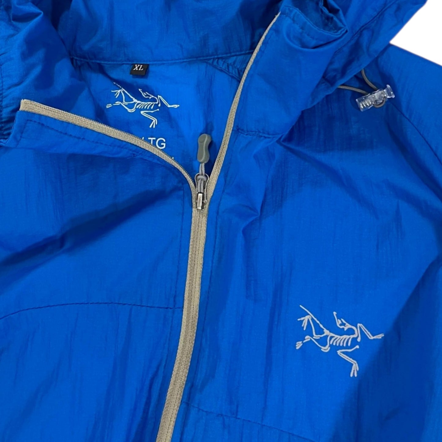BL ARC'TERYX BLUE NYLON WINDBREAKER (XL)