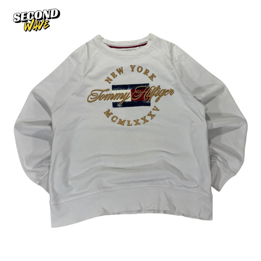 VINTAGE EMBROIDERED TOMMY HILFIGER WHITE CREWNECK SWEATSHIRT (M)