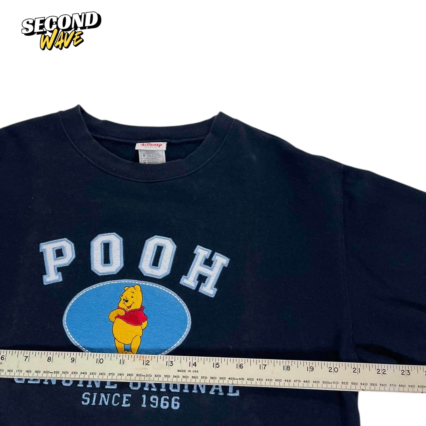 VINTAGE EMBROIDERED DISNEY WINNIE THE POOH NAVY SWEATSHIRT (M)