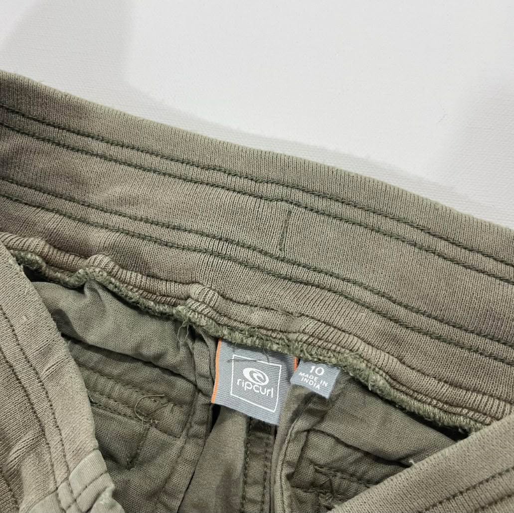 RIP CURL KHAKI CARGO SHORTS WITH ADJUSTABLE WAIST AND POCKETS (10)
