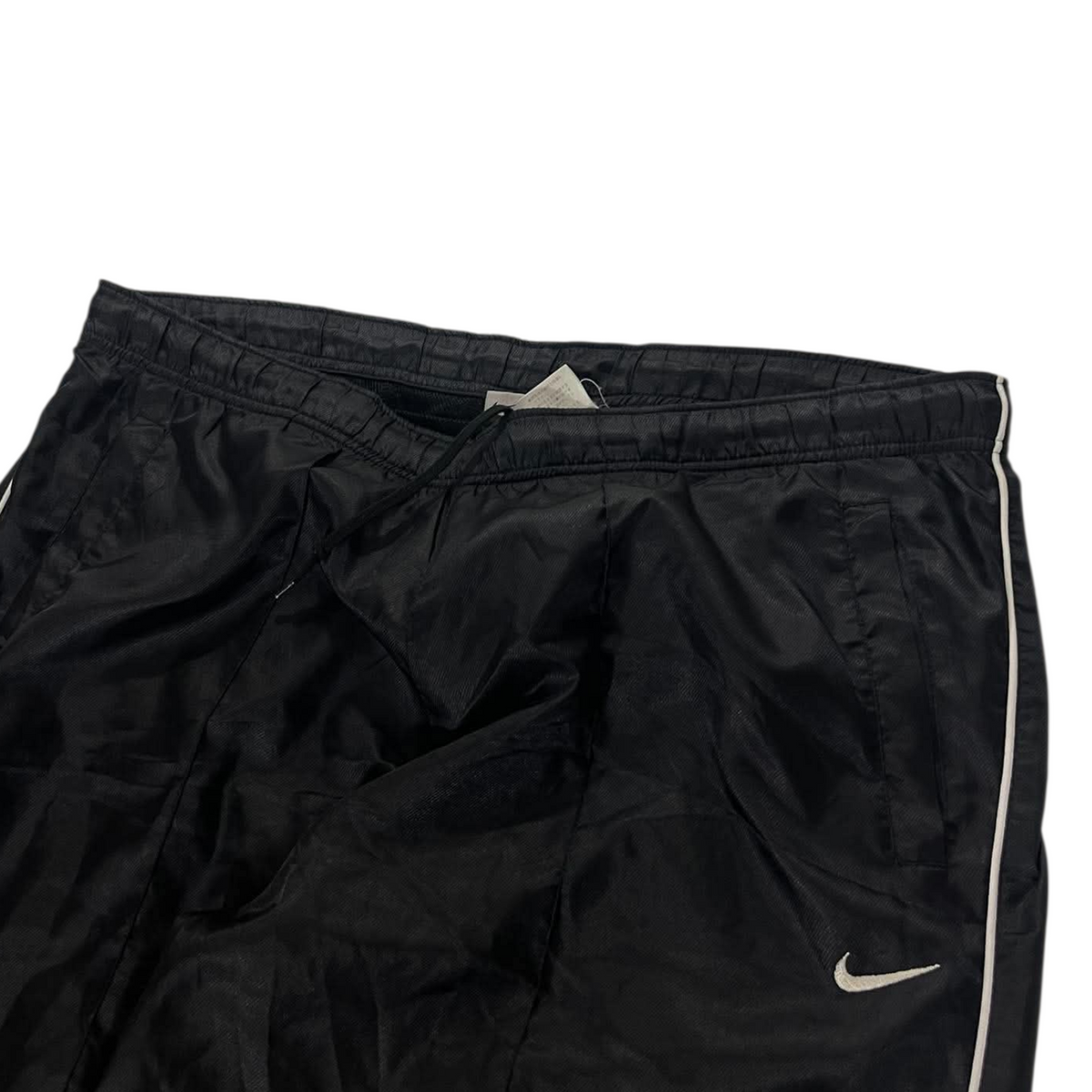 VINTAGE NIKE BLACK/WHITE TRACK PANTS¹⁰ (XL)