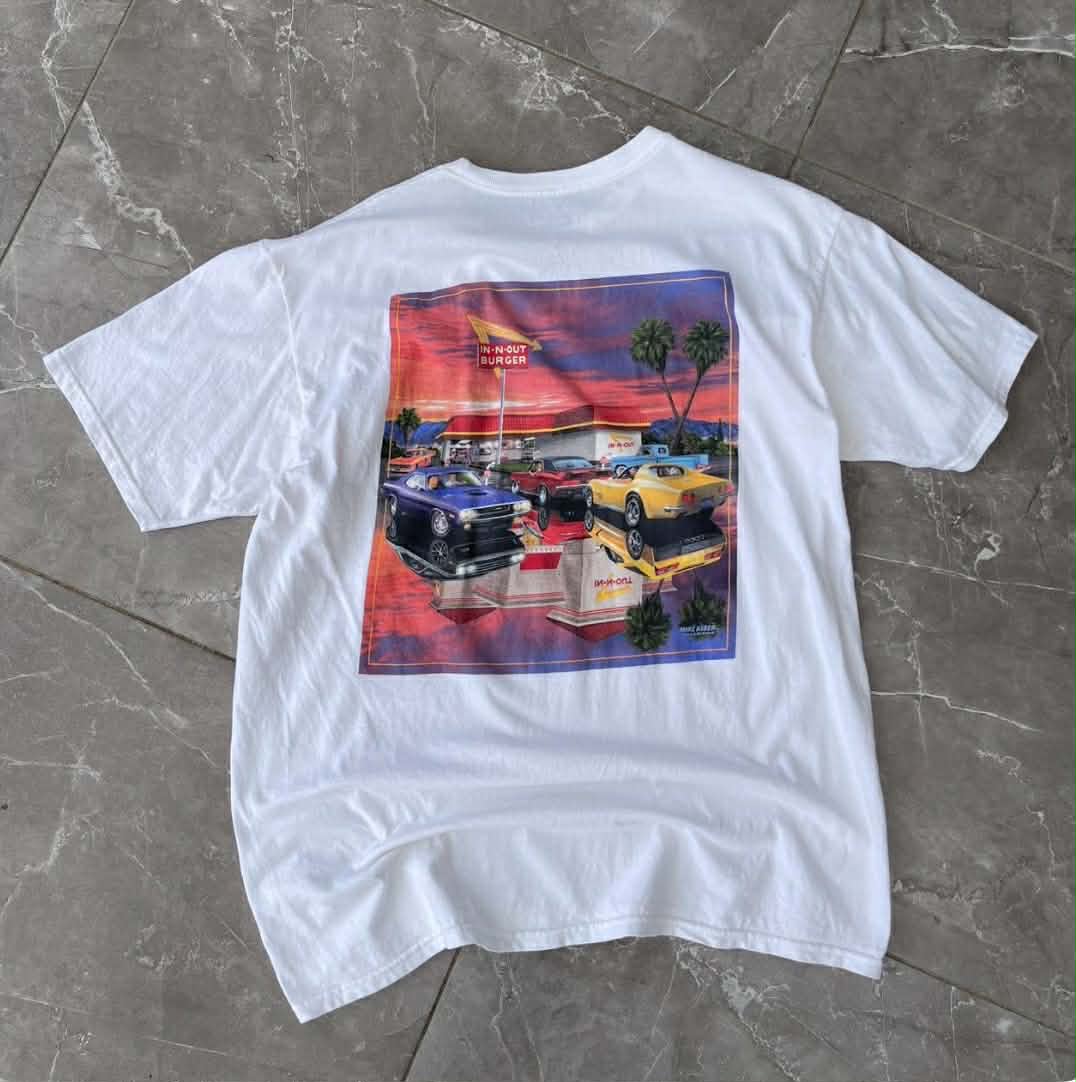 VINTAGE IN-N-OUT BURGER WHITE COTTOM T-SHIRT WITH CAR GRAPHIC (L)