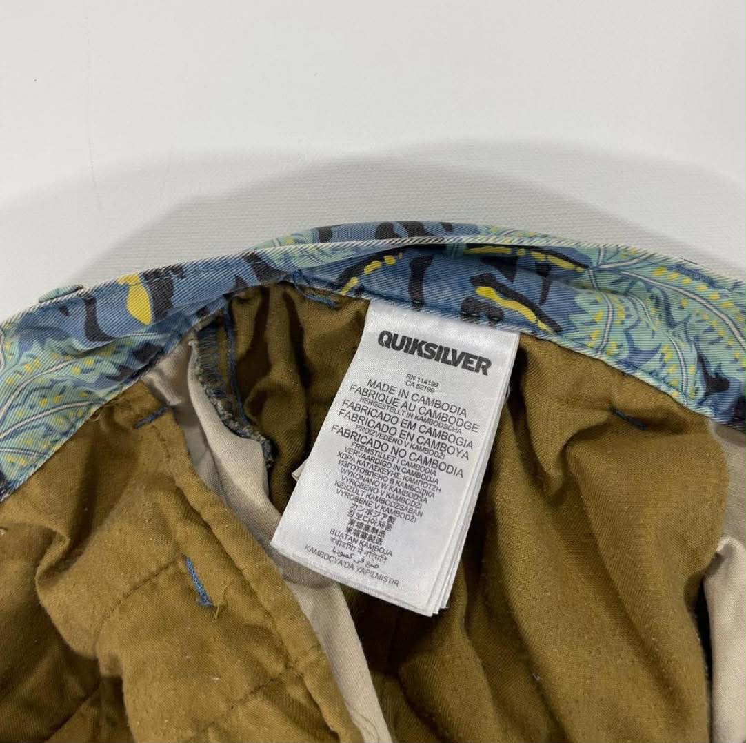 VINTAGE QUIKSILVER BLUE AND YELLOW PALM TRER BOARD SHORTS (36)
