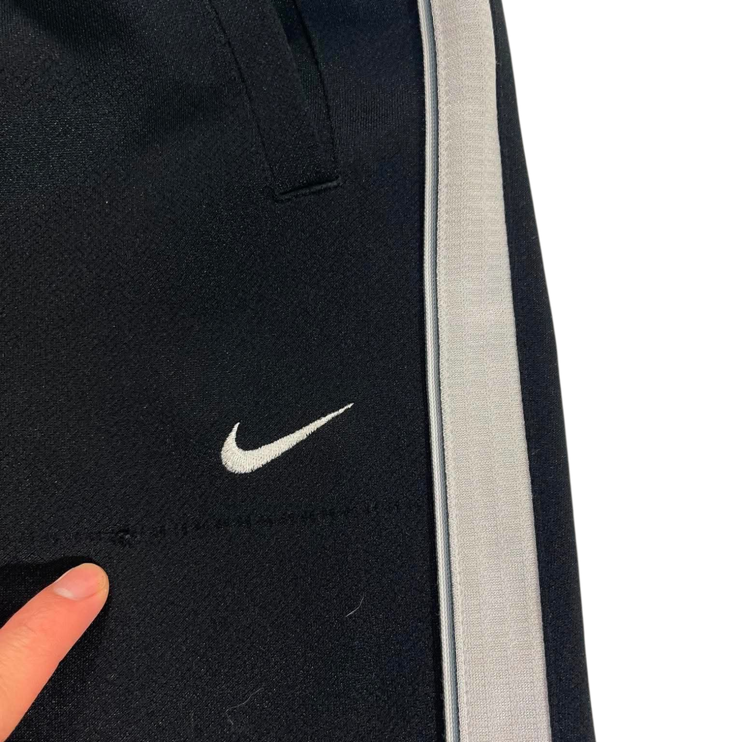 Y2K NIKE BLACK AND WHITE TRACKPANTS (M) ⁵
