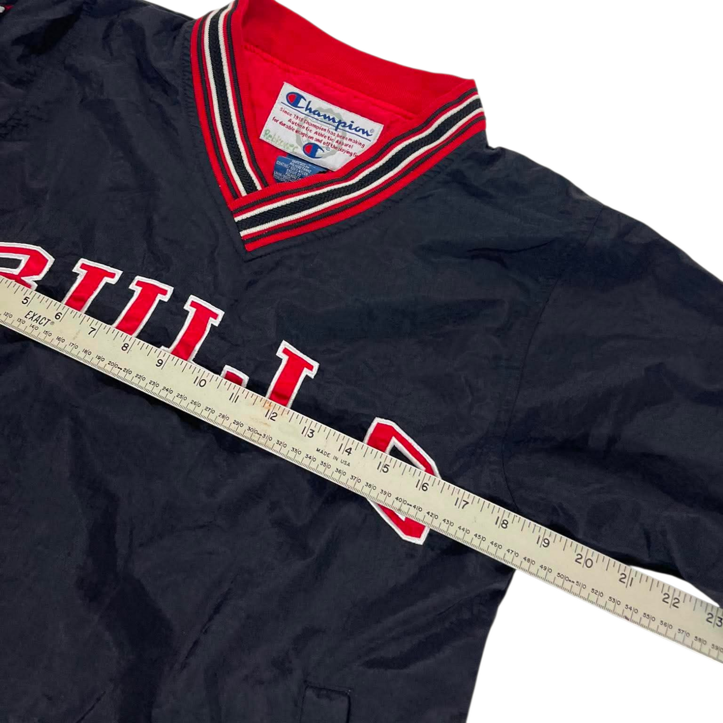 VINTAGE CHAMPION CHICAGO BULLS PULLOVER (BEST FIT SMALL)