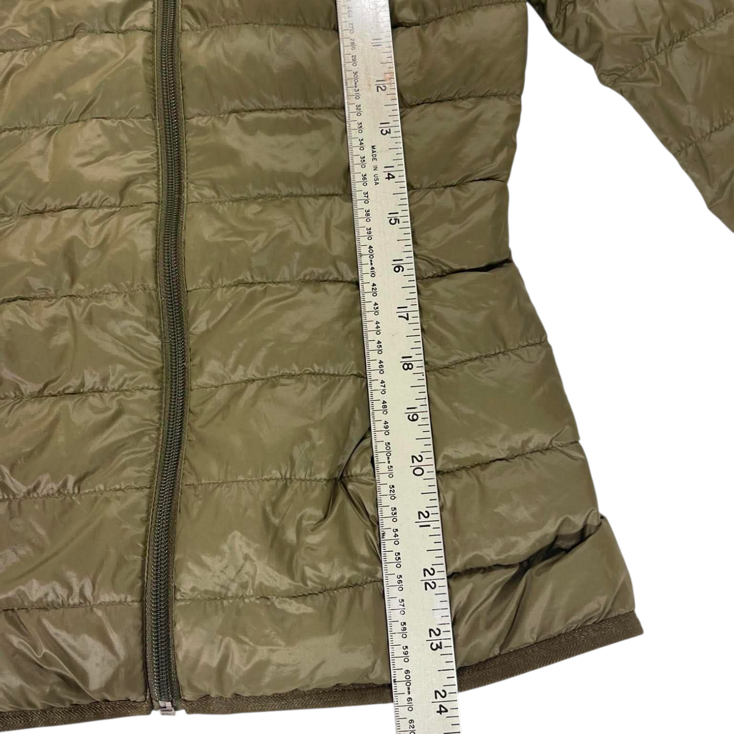 EA7 OLIVE GREEN PUFFER JACKET (M)