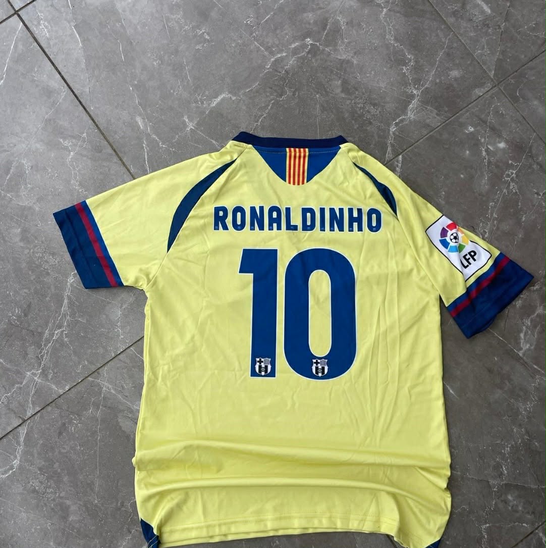 RONALDINHO FOOTBALL KIT (S-M)