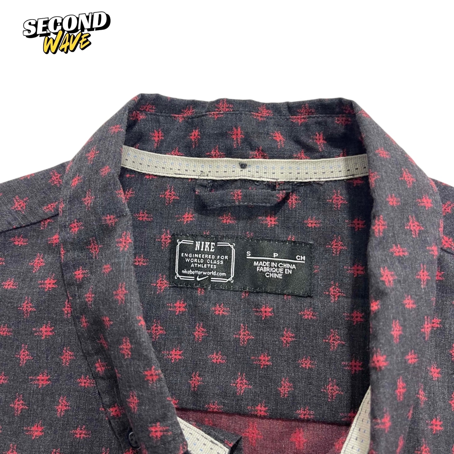 VINTAGE NIKE BLACK & RED BUTTON UP SHIRT (S)